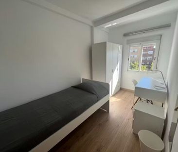 Calle León, Getafe, Community of Madrid 28903 - Photo 3