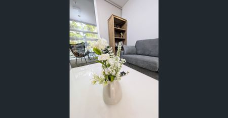 Magnificent FULLY FURNISHED two bedroom apartment with stunning harbour view(Flexible lease term from 3 month) - Photo 3