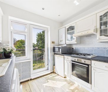 2 bedroom Flat in Bridge Court, Taplow - Photo 3
