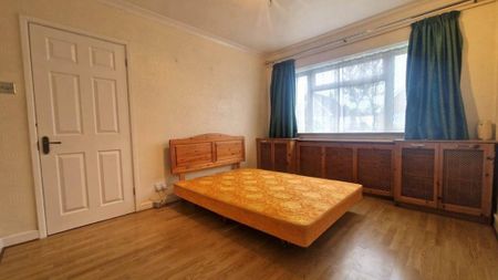 3 bedroom semi-detached bungalow to rent - Photo 5