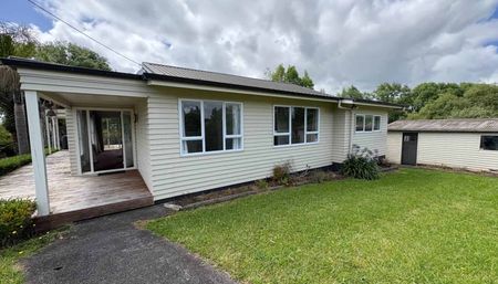 Beautiful Country Home With Plenty of Space - Photo 2