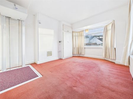 Central Avenue, Hounslow, TW3 - Photo 3