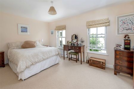 White Willow Gardens, Staplegrove - Photo 4