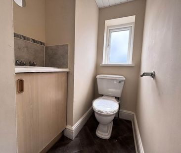 Portlands, Fairfield Avenue Bramley - Photo 4