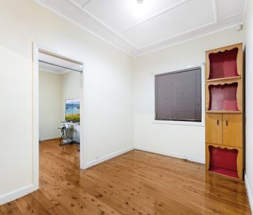 3 Beds Family House On A quiet Street Available Now! ! ! - Photo 5