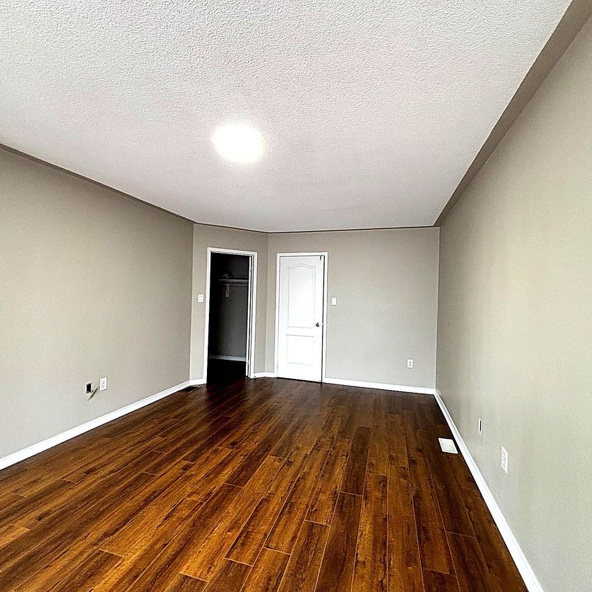 For Lease - 2250 Stone Glen Crescent, Oakville, Ontario - Photo 1