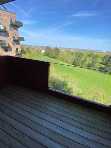 Stor 2-værelses lejlighed med altan og parkeringslicens - Photo 2