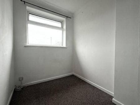 4 bedroom semi-detached house to rent - Photo 4