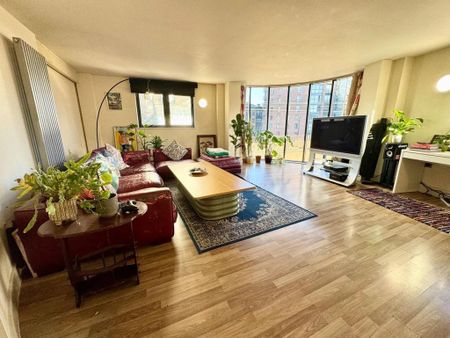 2 bedroom flat to rent - Photo 2