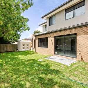 Location Location! - Photo 2