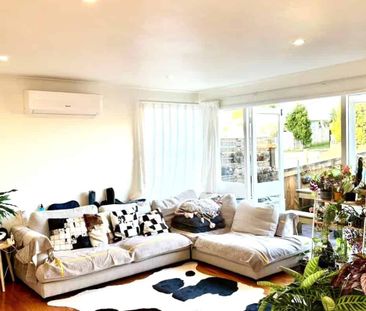 4 Bedroom Family Home in Beach Haven - Photo 1