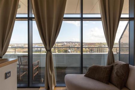 3 bedroom penthouse to rent - Photo 2