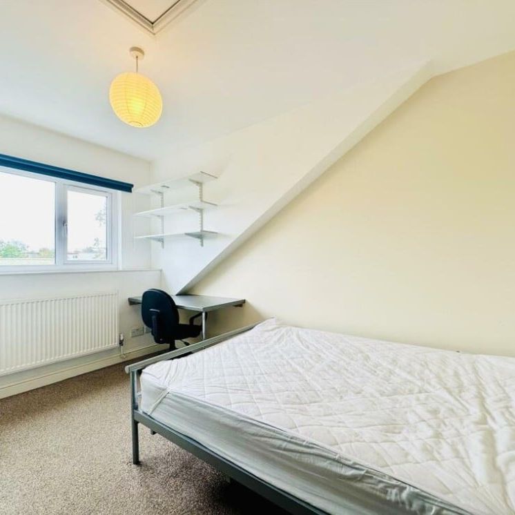 5 Bed Terraced House, Cycle Road, NG7 - Photo 1