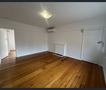 HUGE TWO BEDROOM APARTMENT IN THE HEART OF GLEN HUNTLY! - Photo 5