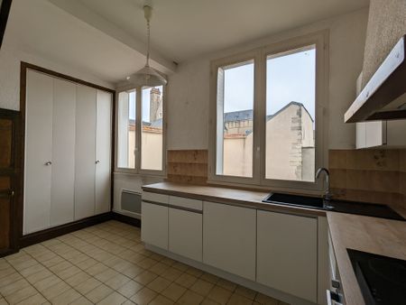 Location Appartement 4 pièces 82m² ISSOUDUN 36100 - Photo 2