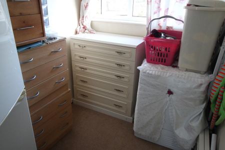 3 bedroom terraced house to rent - Photo 5