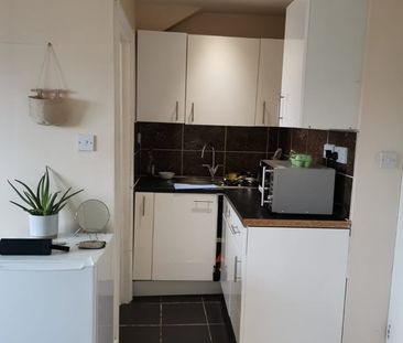 Studio Flat, Jersey Road, IG1 - Photo 3