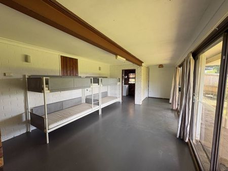 Spacious 5-Bedroom Home for the Whole Family - Photo 5