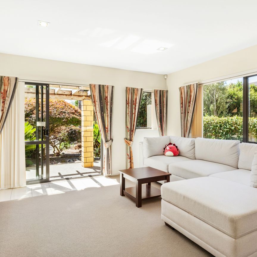 Low Maintenance Family Home - Owner will contribute $500 to moving costs* - Photo 1