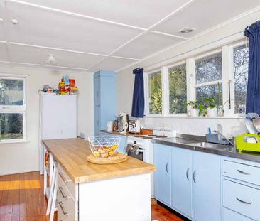 Three bedroom home - Close to local schools! - Photo 3