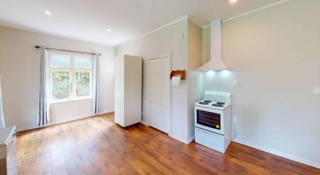 City Centre - 3 Bedrooms - Photo 4