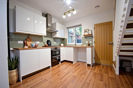 3 bedroom end of terrace house to rent - Photo 4