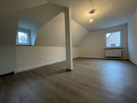 Gemütliche Dachgeschoss Wohnung - Foto 4