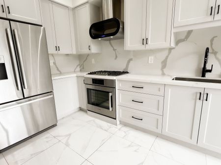 For Lease - 33 Benson Avenue, Richmond Hill, Ontario - Photo 3