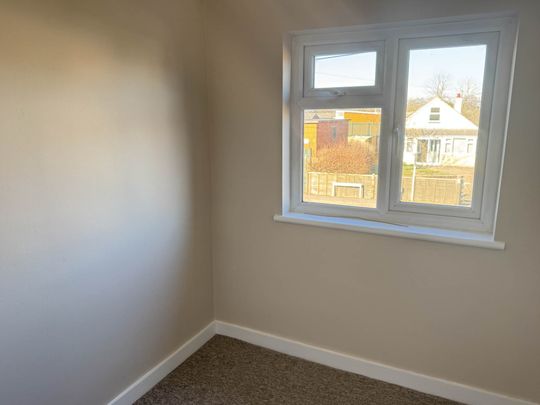 Rose Green Road, Bognor Regis - Photo 1