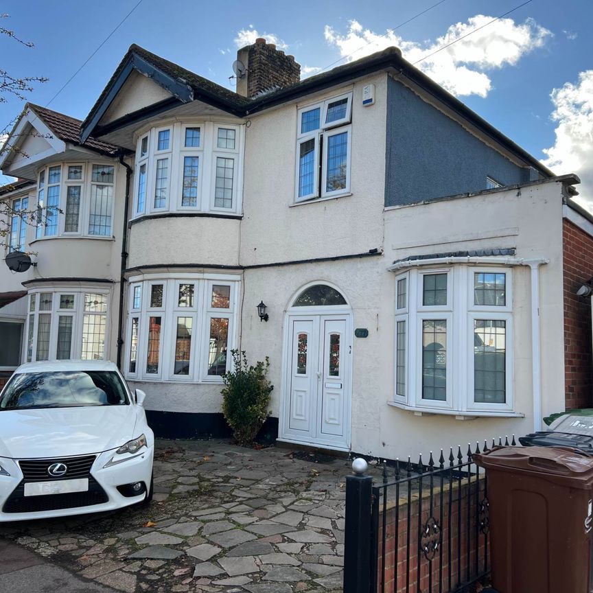 Westrow Drive, Barking - Photo 1