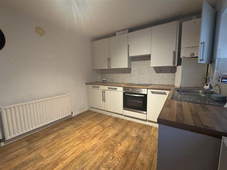 2 bedroom semi-detached house to rent - Photo 3