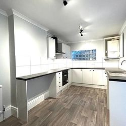 Wellington Crescent, Ramsgate, CT11 8JD, Kent - Photo 3