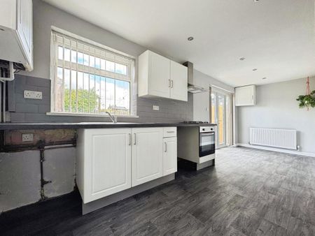 3 bedroom semi-detached house to rent - Photo 5