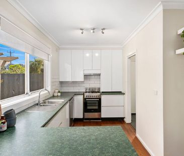 BEAUTIFUL 3 BEDROOM HOME IN BELMONT - Photo 6