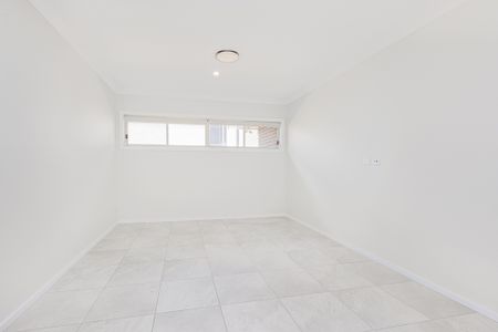 3 Garrison Way, Chisholm NSW 2322 - House For Rent | Domain - Photo 4