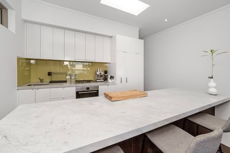 1/8 Bluff Rd, Black Rock VIC 3193 - Townhouse For Rent | Domain - Photo 4