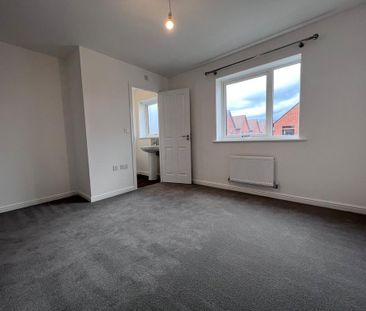 3 bedroom semi-detached house to rent - Photo 3