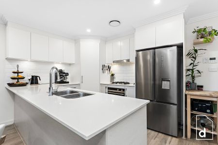 Inviting Entertainer + Walk-to-the-village Convenience - Photo 4