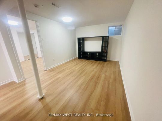 82 Dafoe Crescent #BSMT - Photo 1