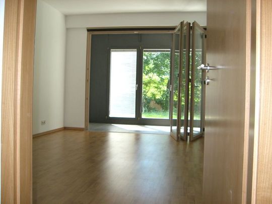 Saargemünder Str. 24-40, WE 05, Freundliche, helle 2-Zimmer-Wohnung mit Wintergarten und EBK - Photo 1