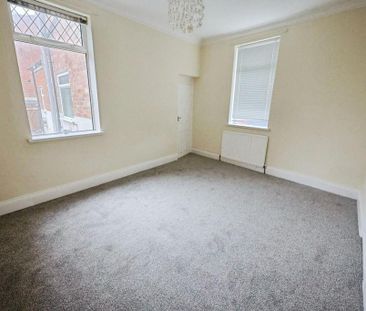 4 bedroom end of terrace house to rent - Photo 3