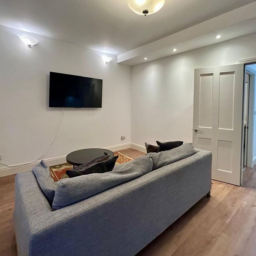2 Bed Flat, Camden High Street, NW1 - Photo 1