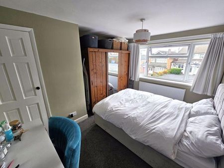 3 bedroom semi-detached house to rent - Photo 5