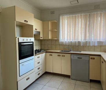 Comfortable Family Living in a Prime Lalor Location - Photo 1