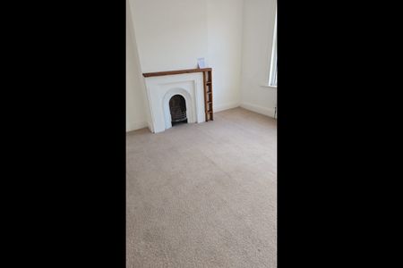 2 Bed Terraced House, Hengaston St, BS3 - Photo 2