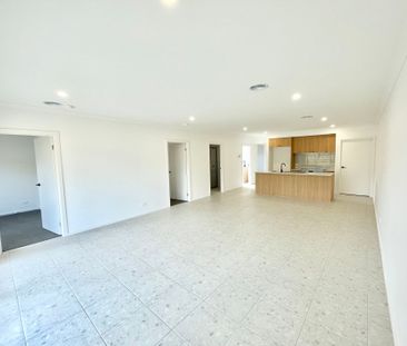 Family Home in Thornhill Park&excl; - Photo 1