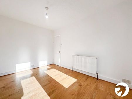 3 bedroom end of terrace house to rent - Photo 2