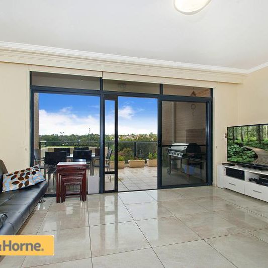 Immaculate Sun-filled 2 Bedroom Apartment | Stunning Panoramic Outlook - Photo 1