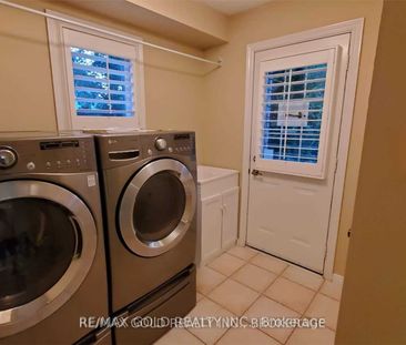 For Lease - 79 Surrey Drive, Hamilton, Ontario - Photo 2