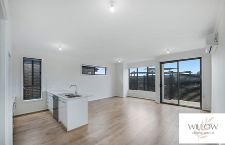 Contemporary & Stylish - Photo 3